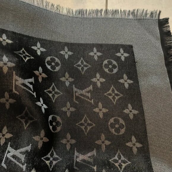 Louis Vuitton Charcoal Monogram Shawl - Picture 5 of 7